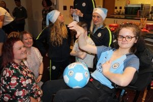 Man City players visit Francis House families