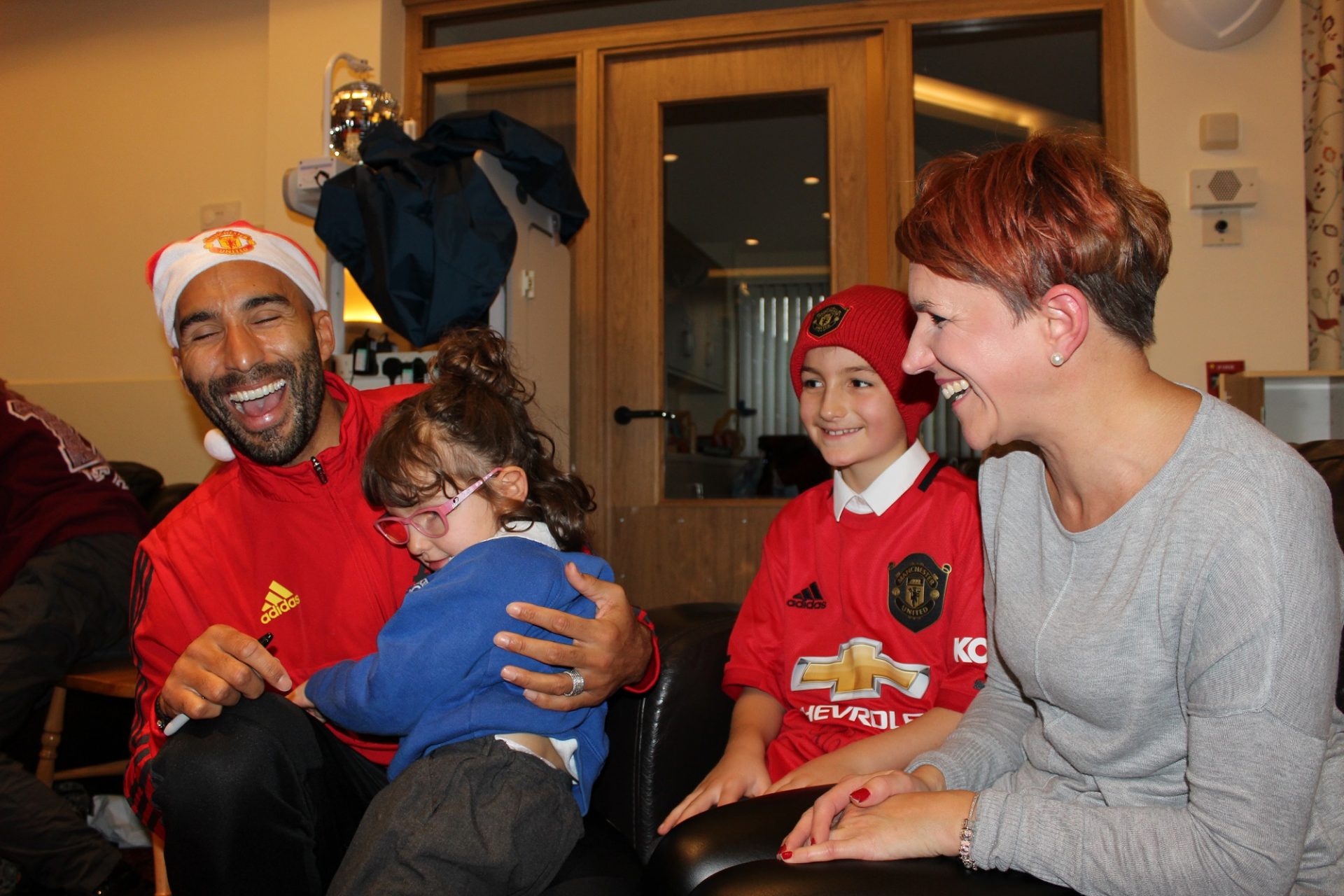 Manchester United player Lee Grant with Francis House family