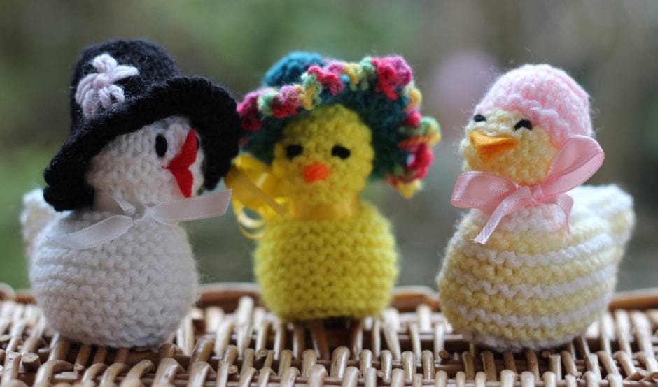 Knitted chicks in hats