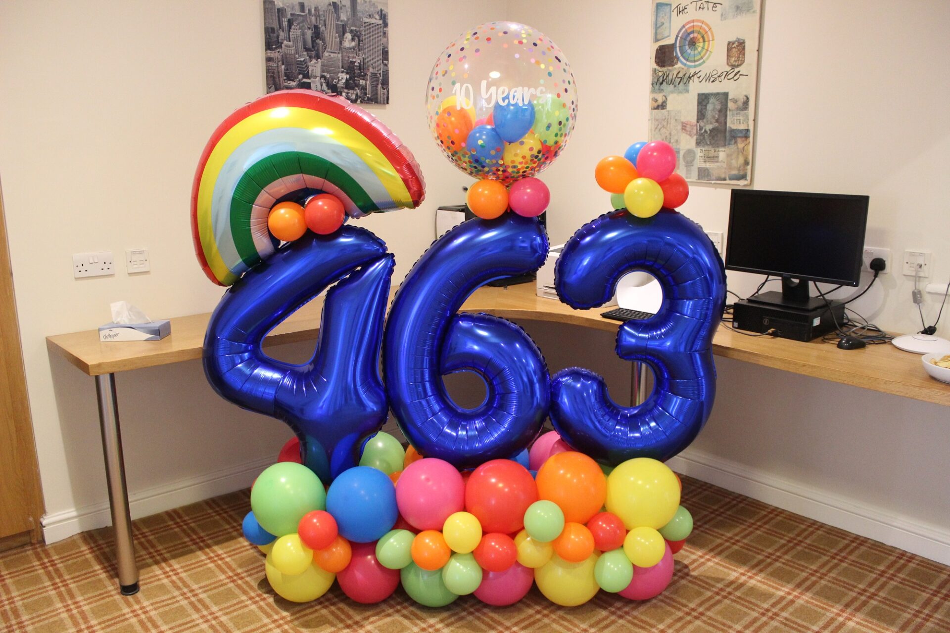 Display of balloons with the number 463