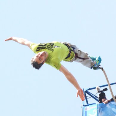 Man doing a bungee jump